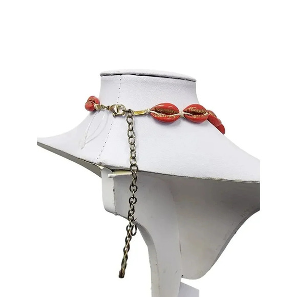 Vintage Red Shell Necklace with Gold Tone Lobster Clasp - Picture 2 of 3